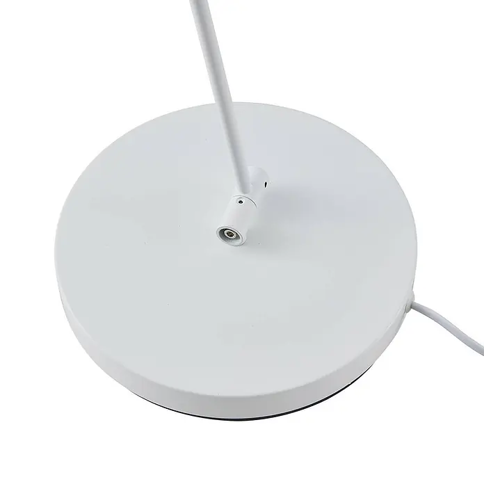 Lindby Stehleuchte Jyla - weiß / opal, weiß / opal - Weiße runde Lampenbasis mit einem dünnen Arm, der nach oben ragt, und einem weißen Netzkabel an der Seite.