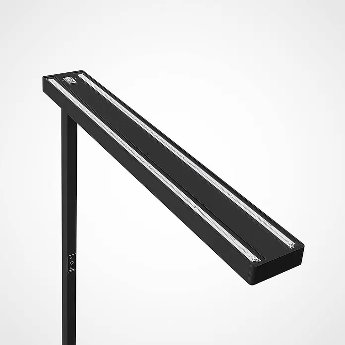 Arcchio Stehleuchte Susi - schwarz, schwarz - Schwarze Stehleuchte mit langem, rechteckigem Kopf, zwei LED-Streifen und Bedienfeld am vertikalen Ständer.