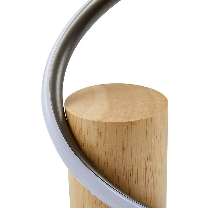 Lindby LED Stehlampe Wohnzimmer in grau, holz, Stehleuchte -  - Gebogene LED-Schreibtischlampe mit zylindrischem Sockel aus hellem Holz und dunklem Metallarm mit weißem Lichtstreifen.