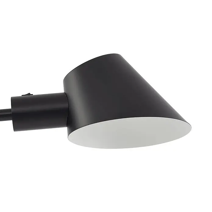 Lindby Stehlampe Wohnzimmer in schwarz, Stehleuchte -  - Schwarzer konischer Lampenkopf mit weißer Innenseite und Schalter.