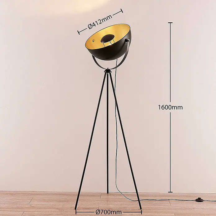Lindby Tripod / Dreibein Stehlampe Schwarz Gold, ohne Leuchtmittel -  - Schwarze und goldene Stehleuchte aus Metall mit dreibeinigem Gestell und verstellbarem, schalenförmigem Spotkopf.