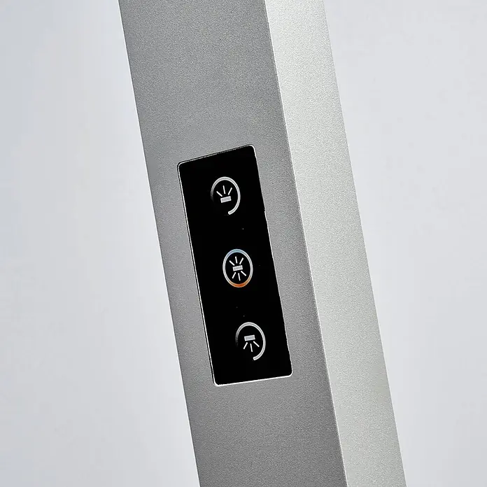 Arcchio LED Büro Stehlampe dimmbar, Bewegungsmelder, Tageslichtsensor -  - Silbernes rechteckiges Bedienfeld mit schwarzem Touch-Interface und drei Glühbirnen-Symbolen. Das mittlere Symbol leuchtet orange für eine aktivierte Lichteinstellung.