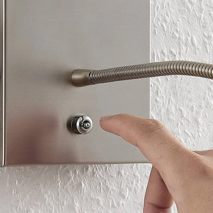 Lindby LED Wandleuchte innen in nickel satiniert, Wandlampe -  - Wandleuchte aus gebürstetem Silber mit flexiblem Arm und einem Finger, der ihren kleinen Kugelschalter drückt.