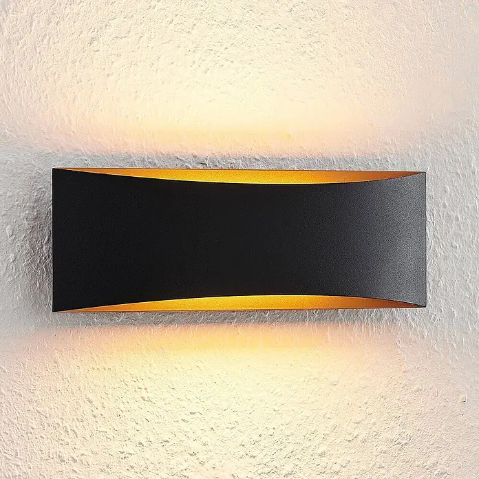 Arcchio LED Wandleuchte innen in schwarz, gold, Wandlampe -  - Schwarze rechteckige Wandleuchte mit goldener Innenseite, die warmes Ober- und Unterlicht spendet.