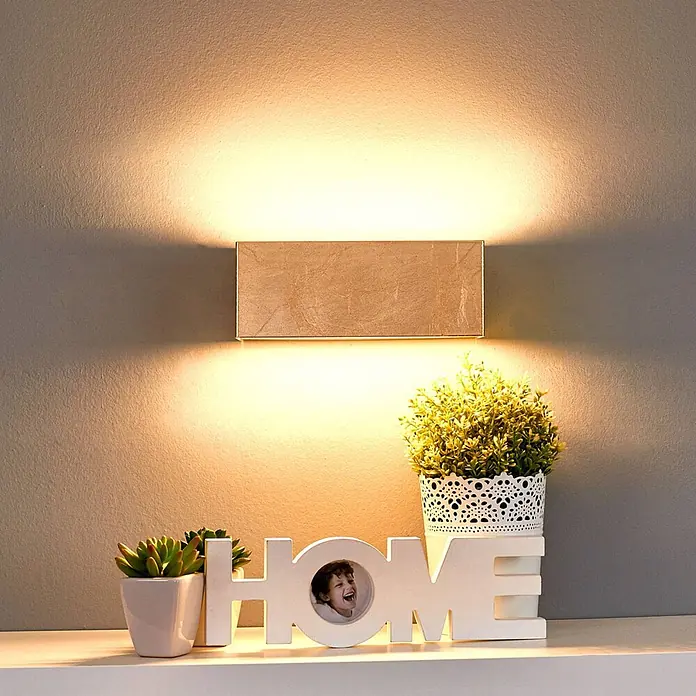 Lindby LED Wandlampe goldfarben, Uplight and Downlight Effekt, 1x 10W LED -  - Rechteckige LED-Wandleuchte mit Steinoptik-Abdeckung, wirft warmes Licht nach oben und unten an eine strukturierte Wand.