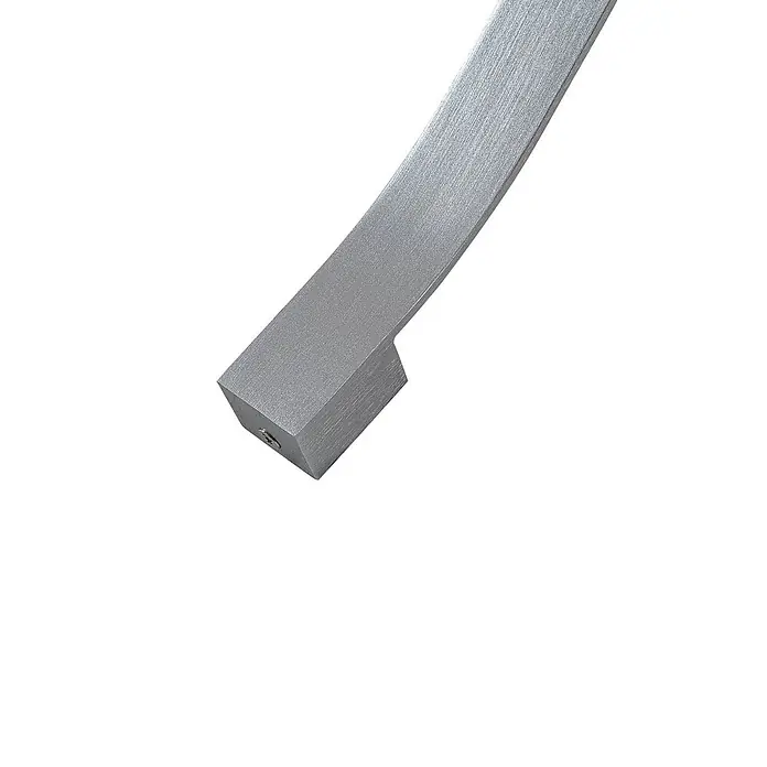 Lindby Wandleuchte Alvon - alu / grau / zink - Gebogener Schrankgriff aus gebürstetem Silbermetall mit rechteckigem Befestigungssockel.