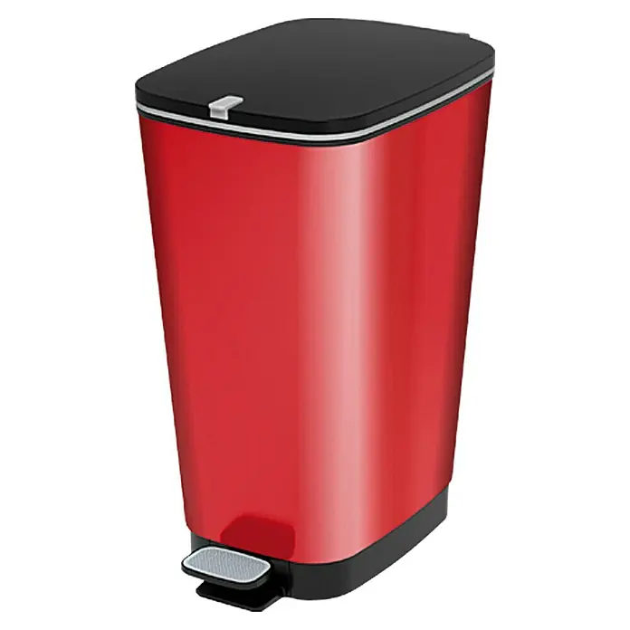 KIS Treteimer Chic - 45 l, Kunststoff, Rot - Roter Treteimer mit schwarzem Deckel und Pedal. Der Mülleimer ist aus glänzendem Metall und hat eine rechteckige Form mit abgerundeten Ecken.