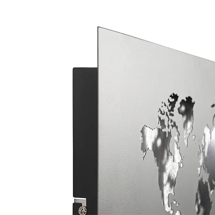 Lucande LED Wandleuchte innen in schwarz, silber, Wandlampe -  - Texturiertes silbernes Weltkarten-Kunstwerk aus Metall mit schwarzer Rückseite. Zeigt Nordamerika, Europa und eine sichtbare Befestigungsschraube.