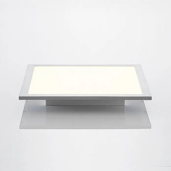Lindby LED-Panel Kjetil - alu / grau / zink - Schlanke, silberne rechteckige LED-Panel-Leuchte mit leuchtend weißer Oberfläche für Decken- oder Wandbeleuchtung.