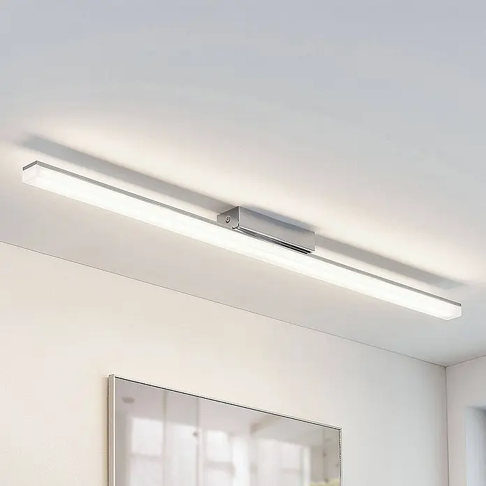 Lindby LED Deckenlampe in weiß, chrom, Deckenleuchte -  - Schlanke, lineare LED-Spiegellampe in Chrom-Optik, horizontal über einem Spiegel für helle, gleichmäßige Beleuchtung montiert.