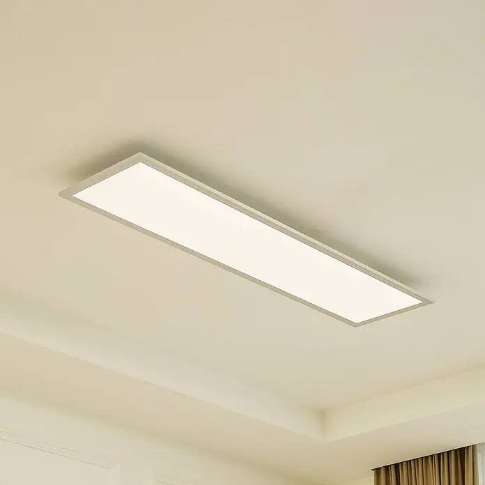 Arcchio LED-Panel Lyndra - alu / grau / zink, Neutralweiß - Rechteckige weiße LED-Deckenleuchte mit silbernem Rahmen, bündig an einer hellen Decke montiert.