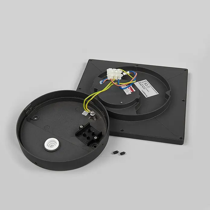 Lucande LED Outdoor Deckenlampe in anthrazit, weiß, mit Bewegungsmelder, -  - Zerlegte schwarze Außenleuchte mit runden und quadratischen Basisteilen, interner Verkabelung und Anschluss.