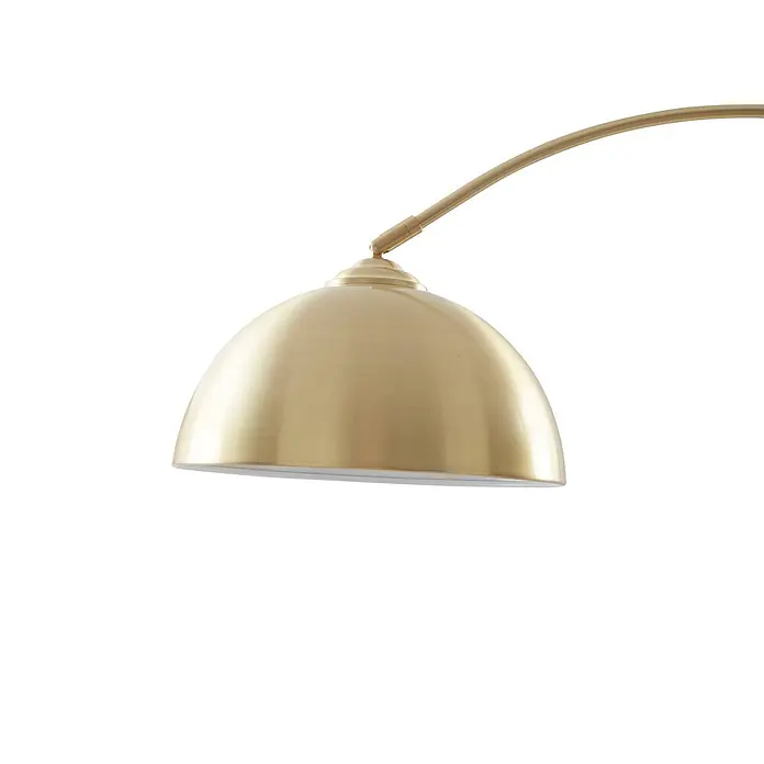 Lindby Stehlampe in messing matt, Bogenlampe Wohnzimmer -  - Goldener kuppelförmiger Lampenschirm an einem gebogenen Arm.