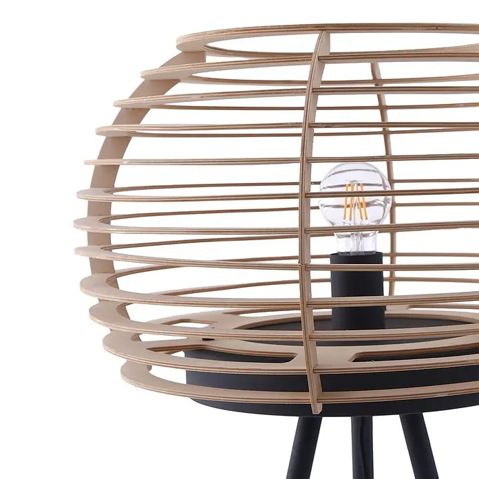 Lindby Stehlampe Wohnzimmer, Tripod in holz, schwarz, Stehleuchte -  - Lampe mit Holzlamellenschirm, sichtbarer klarer LED-Birne und schwarzem Fuß.