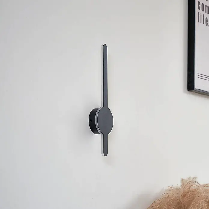 Lindby LED Wandleuchte innen in schwarz, Wandlampe -  - Dunkelgraue moderne Wandleuchte mit schlankem, linearem Design.