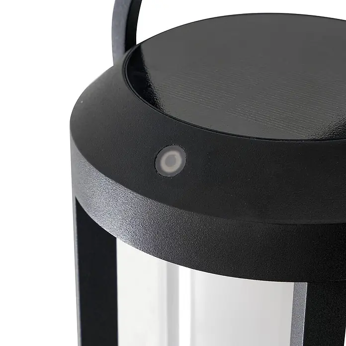 Lucande LED Solar Wandleuchte aussen in schwarz, weiß, dimmbar Aussenlampe -  - Nahaufnahme einer schwarzen Solarlampe mit Solarpanel oben und kleinem Knopf/Sensor.