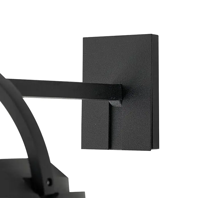 Lucande LED Solar Wandleuchte aussen in schwarz, weiß, dimmbar Aussenlampe -  - Nahaufnahme einer schwarzen, texturierten Metall-Wandhalterung mit einem rechteckigen Arm, wahrscheinlich für eine Leuchte.