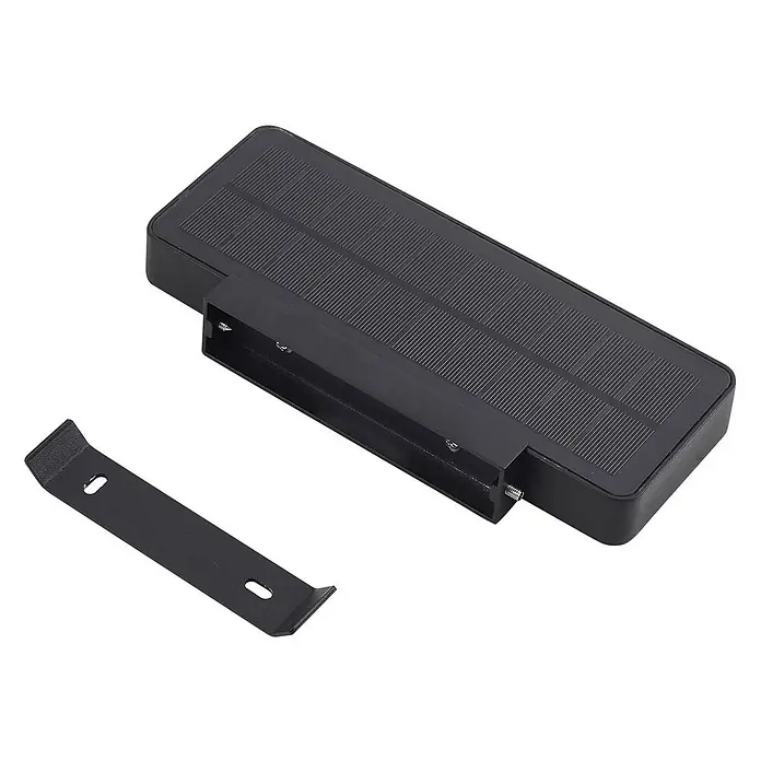 Lucande Außenwandleuchte Tavon - schwarz, schwarz, IP54 - Schwarze solarbetriebene Außenleuchte mit integriertem Solarpanel und separater schwarzer Metallhalterung.