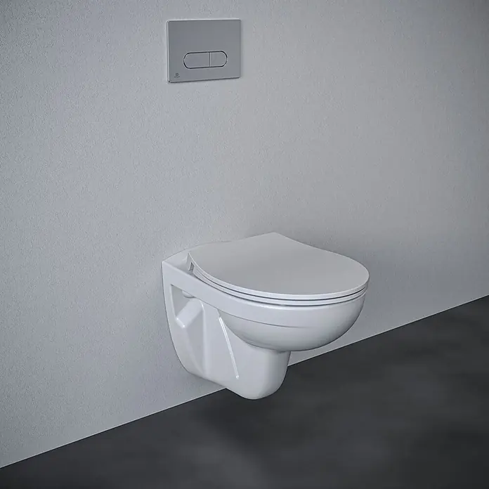 Ideal Standard WC-Sitz Universal (Slim Design) - Kunststoff, weiß, Mit Absenkautomatik - Wandhängendes weißes Keramik-WC mit silberner Spülplatte für moderne Bäder.