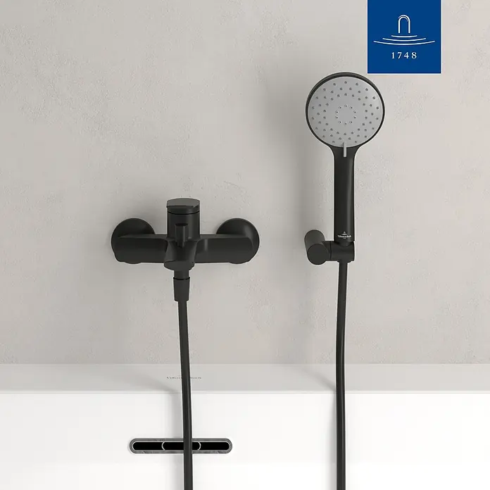 Villeroy & Boch Badewannenarmatur - Matt Black, Matt - Mattschwarze Wand-Duscharmatur und Handbrause-Set mit Schlauch.