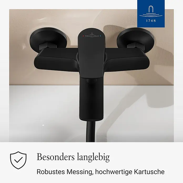 Villeroy & Boch Badewannenarmatur - Matt Black, Matt - Mattschwarze wandmontierte Badarmatur mit Villeroy & Boch Logo und Heiß-/Kaltanzeigen.