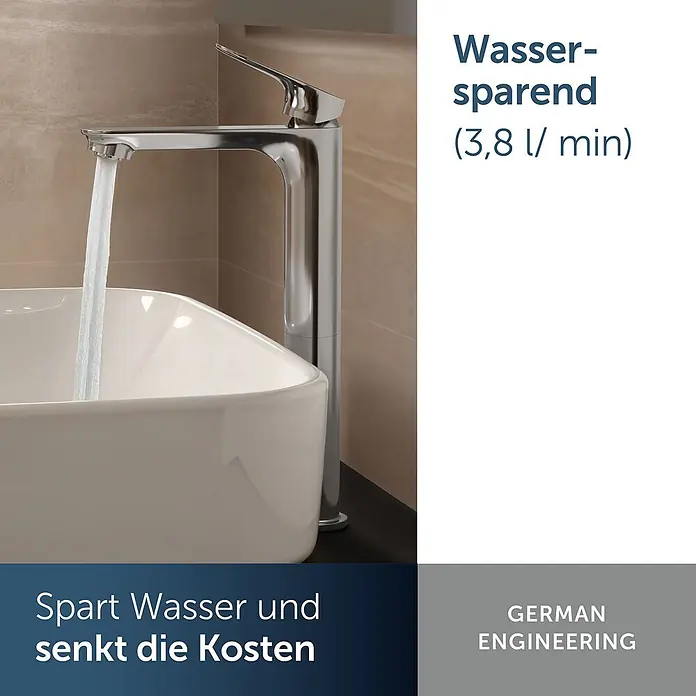 Ideal Standard Waschtischarmatur - Chrom, Hochglänzend - Verchromter Wasserhahn, aus dem Wasser in ein weißes Waschbecken fließt, in einem modernen Badezimmer.