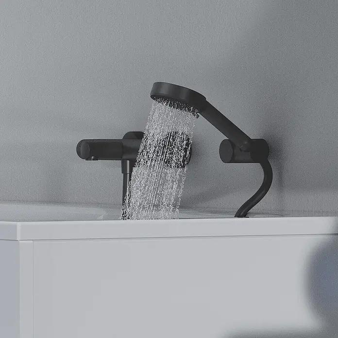 Ideal Standard UP-Thermostatarmatur - Matt Schwarz, Matt - Modernes, mattschwarzes Dusch- und Armaturenset mit Wasserfluss in eine weiße Wanne.
