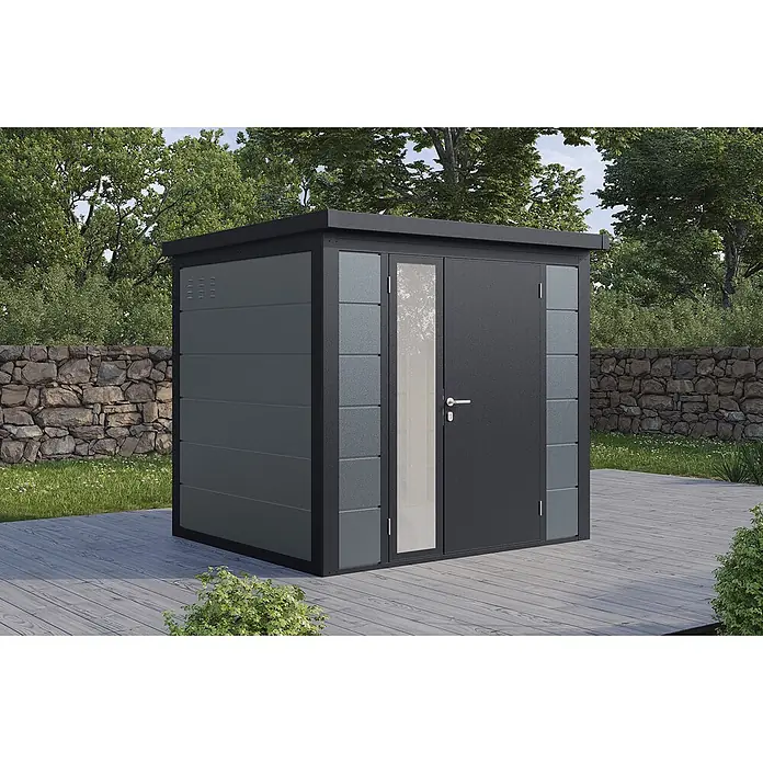 Wolff Finnhaus Gartenhaus Ulrik Prime Line - Außenmaß inkl. Dachüberstand (B x T): 240 x 220 cm, Metall, Felsgrau - Dunkelgraues Gartenhaus aus Metall mit transparenter Türplatte auf einer Holzterrasse.