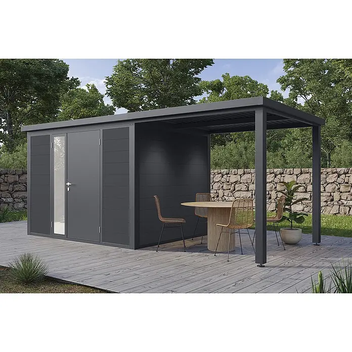 Wolff Finnhaus Gartenhaus Juna Prime Line - Außenmaß inkl. Dachüberstand (B x T): 519 x 247 cm, Verbundwerkstoff, Anthrazit - Dunkelgraues Gartenhaus mit integrierter Pergola und Sitzbereich auf Holzterrasse.