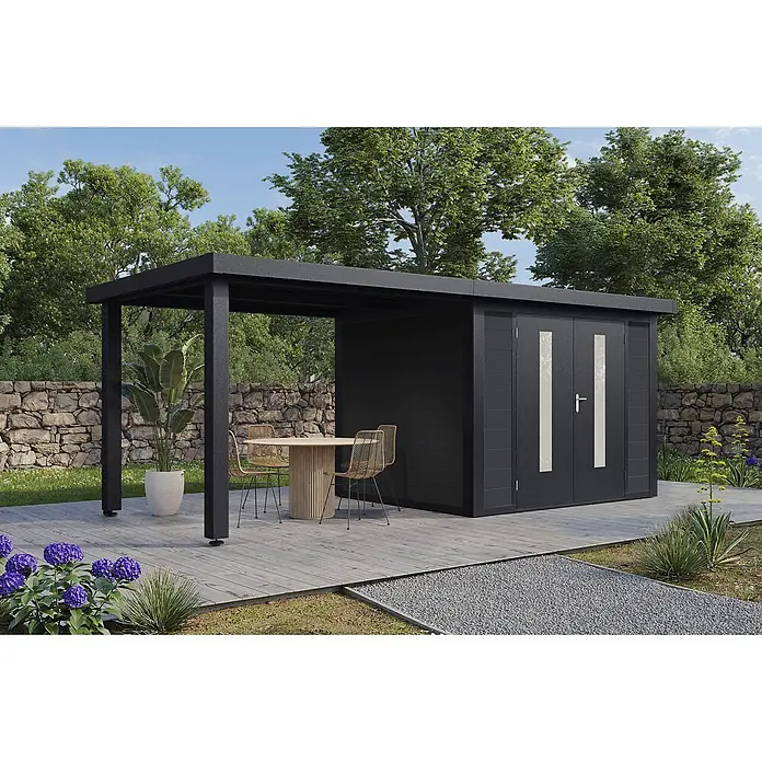 Wolff Finnhaus Gartenhaus Olin Master Line - Außenmaß inkl. Dachüberstand (B x T): 610 x 272 cm, Verbundwerkstoff, Anthrazit - Dunkelgraues Gartenhaus mit integrierter Pergola auf Holzterrasse in üppigem Garten.