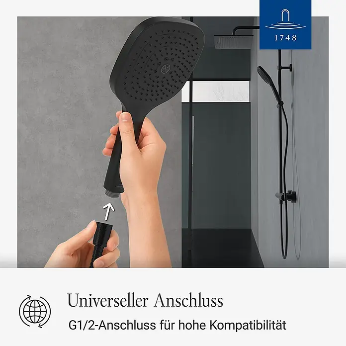 Villeroy & Boch Brausegarnitur - Art Strahl: Mix-Strahl, Matt Black - Hand verbindet schwarzen Duschkopf mit Schlauch in einem modernen Duschraum, zeigt G1/2-Anschluss.
