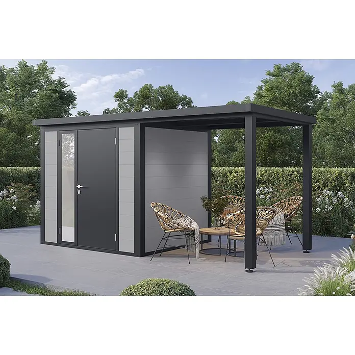 Wolff Finnhaus Gartenhaus Juna Prime Line - Außenmaß inkl. Dachüberstand (B x T): 429 x 220 cm, Verbundwerkstoff, Anthrazit - Moderner dunkelgrauer und hellgrauer Gartenschuppen mit integrierter Pergola, der Stauraum und einen schattigen Wohnbereich im Freien bietet.