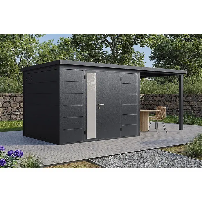 Wolff Finnhaus Gartenhaus Linnea Prime Line - Außenmaß inkl. Dachüberstand (B x T): 519 x 247 cm, Metall, Anthrazit - Dunkelgraues Metall-Gartenhaus mit integrierter Pergola auf Holzterrasse.