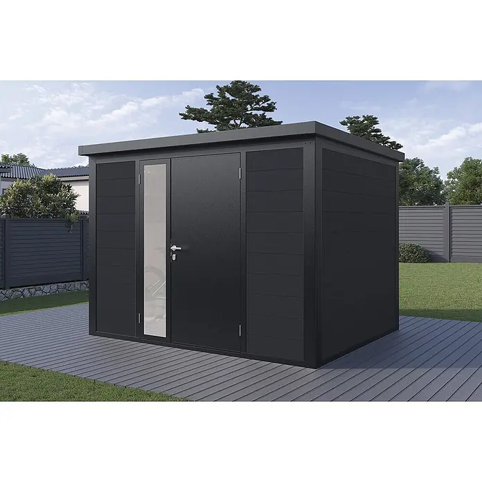 Wolff Finnhaus Gartenhaus Asger Prime Line - Außenmaß inkl. Dachüberstand (B x T): 300 x 247 cm, Verbundwerkstoff, Anthrazit - Dunkelgraues modernes Gartenhaus mit Einzeltür und transluzenter Platte, mit horizontaler Verkleidung, auf einem Holzdeck.