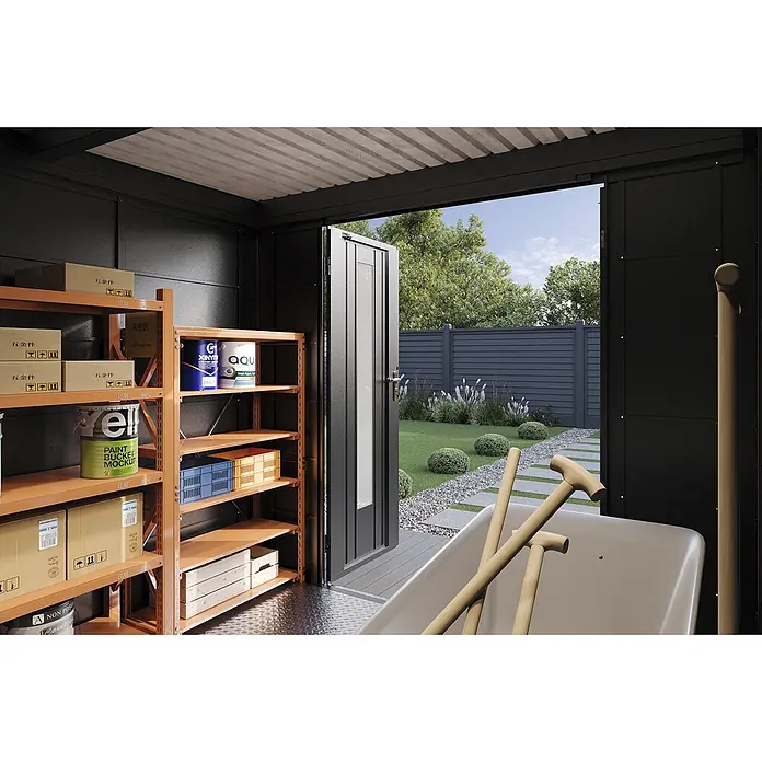 Wolff Finnhaus Gartenhaus Eirik Master Line - Außenmaß inkl. Dachüberstand (B x T): 264 x 272 cm, Metall, Anthrazit - Im Inneren eines dunklen Geräteschuppens sind orangefarbene Metallregale mit Kartons und Farbdosen gefüllt. Die Schuppentür öffnet sich zu einem grünen Garten.