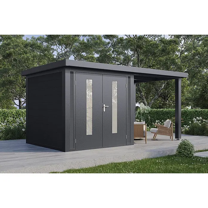 Wolff Finnhaus Gartenhaus Olin Master Line - Außenmaß inkl. Dachüberstand (B x T): 489 x 272 cm, Verbundwerkstoff, Anthrazit - Dunkelgrauer Außenschuppen mit Doppeltüren und Milchglasscheiben, mit integriertem Seitenanbau, auf einer Terrasse.