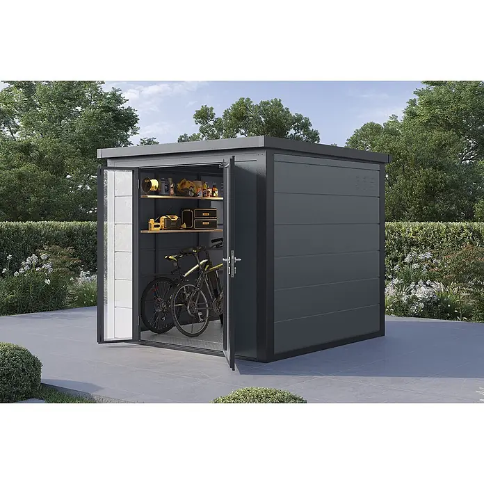 Wolff Finnhaus Gartenhaus Ulrik Prime Line - Außenmaß inkl. Dachüberstand (B x T): 240 x 247 cm, Metall, Felsgrau - Dunkelgraues Metall-Gartenhaus mit geöffneten Doppeltüren, das zwei Fahrräder und Regale mit Werkzeugen im Inneren zeigt. Steht auf einer Terrasse im Garten.