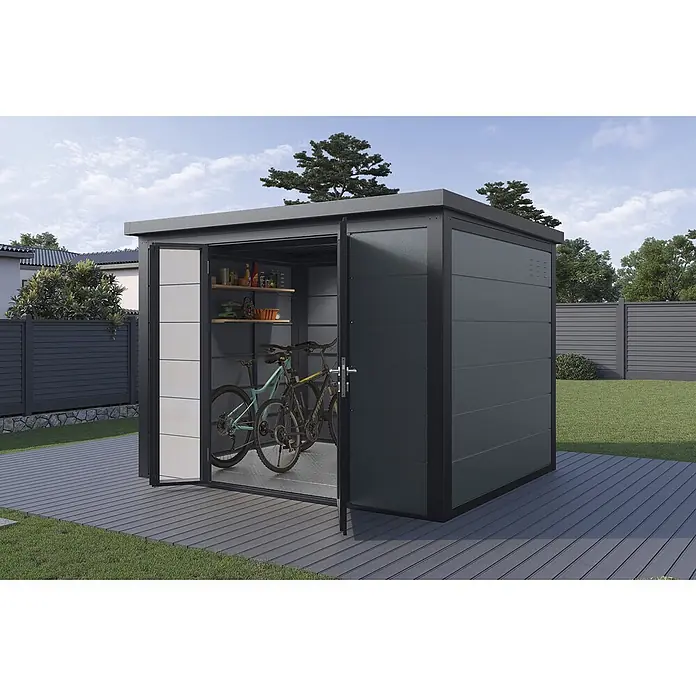 Wolff Finnhaus Gartenhaus Ulrik Prime Line - Außenmaß inkl. Dachüberstand (B x T): 300 x 247 cm, Metall, Felsgrau - Anthrazitfarbener Metall-Gartenschuppen mit offenen Türen, beherbergt zwei Fahrräder und Regale. Auf einer Terrasse platziert.