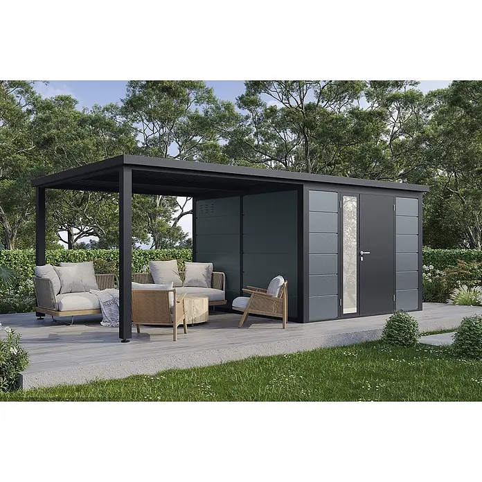 Wolff Finnhaus Gartenhaus Linnea Prime Line - Außenmaß inkl. Dachüberstand (B x T): 590 x 306 cm, Metall, Felsgrau - Dunkelgrauer Geräteschuppen mit integrierter Pergola bietet Stauraum und einen schattigen Sitzbereich auf einer Terrasse im Garten.