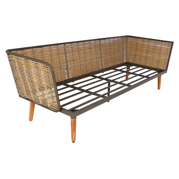 Mendler Loungemöbel-Set HWC-L31 - 4 -tlg., Textil, Hellgrau, Hellgrau - Outdoor-Tagesbettrahmen mit geflochtener Rückenlehne und Seiten in Naturtönen, dunklem Metallgestell und vier schrägen Holzbeinen.