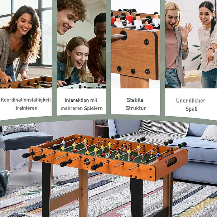 Homcom Tischkicker - L x B x H: 84,5 x 40 x 61,2 cm, Naturholz - Hölzerner Kickertisch mit schwarzen Griffen und roten/gelben Spielern, von Personen in einer lebhaften Wohnumgebung genutzt.