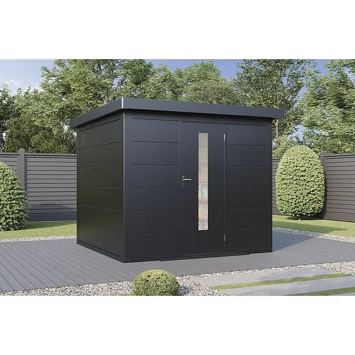 Wolff Finnhaus Gartenhaus Hakon Master Line - Außenmaß inkl. Dachüberstand (B x T): 264 x 272 cm, Metall, Anthrazit - Moderner Gartenhaus aus anthrazitfarbenem Metall mit Flachdach und Tür mit vertikaler Glasscheibe auf einer Terrasse.