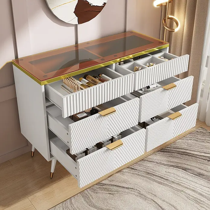 SONNENH Kommode mit 6 Schubladen und Glasauflage, Weiß -  - Weiße Kommode/Schminktisch mit Goldrand und Glasplatte, mehrere offene Schubladen mit Kosmetika.