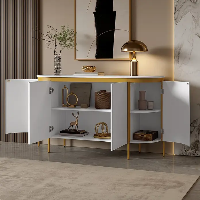 SONNENH Kommode mit abgerundeten Seiten und vier Türen, Weiß/Gold -  - Weißes Konsolenschrank mit goldenen Akzenten und offenen Türen, zeigt Regale mit Dekoartikeln, dient als stilvolle Aufbewahrungseinheit.