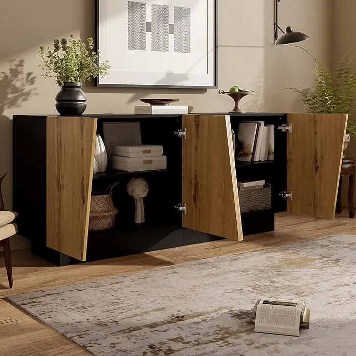 SONNENH Kommode - Schwarz/Holzfarben - Schwarzes und holzfarbenes Sideboard mit geöffneten Türen, bietet stilvollen Stauraum in einem modernen Wohnraum.