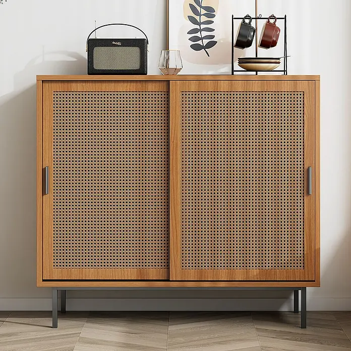 SONNENH Kommode - Walnuss - Holz-Anrichte mit Rattan-Schiebetüren und schwarzen Metallbeinen, zur Aufbewahrung und Dekoration.