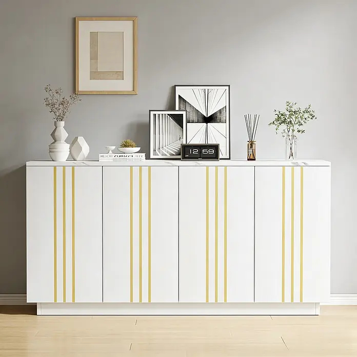 SONNENH Kommode mit vier Türen und goldfarbenen Linien, Weiß -  - Weißer Aufbewahrungsschrank mit goldenen Streifen, dekoriert in einem modernen Raum.