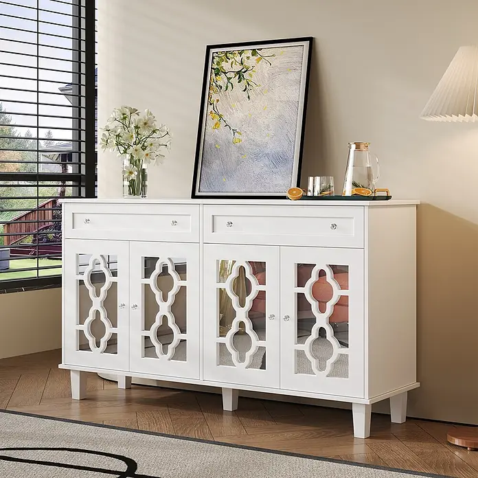 SONNENH Kommode mit vier Spiegeltüren und zwei Schubladen, Weiß -  - Weißes Sideboard mit dekorativen Spiegeltüren und Schubladen, mit Deko in einem hellen Raum präsentiert.