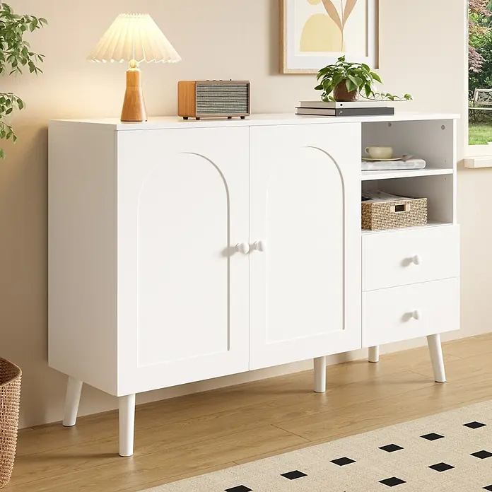 SONNENH Kommode mit Bogentüren und zwei Schubladen, Weiß -  - Weißes Sideboard mit Bogentüren, offenen Fächern und zwei Schubladen auf konischen Beinen.