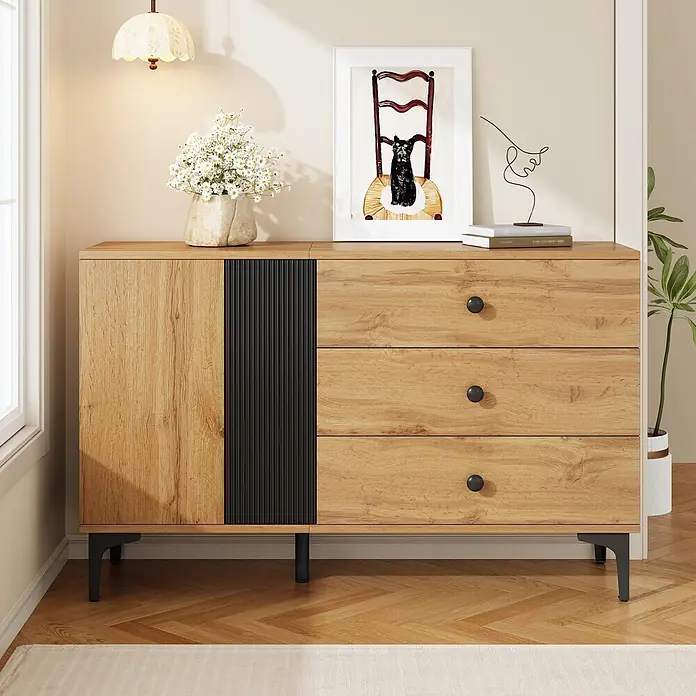SONNENH Kommode - Natur/Schwarz, Anzahl Schubladen: 3 Stk. - Holz-Sideboard mit Schranktür, drei Schubladen, schwarzer gerippter Akzentplatte und abgewinkelten schwarzen Füßen.